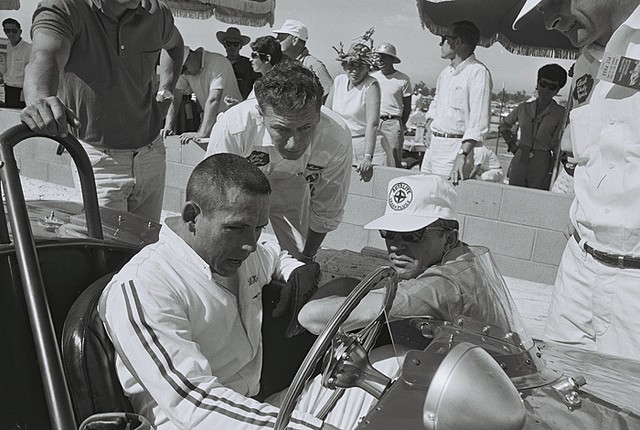 Carroll Shelby, Phil Remington and Bill Krause in Cobra at Riverside 1962